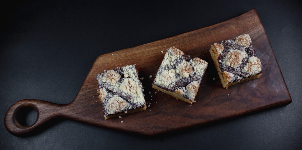 Toffee kolač sa šumskim voćem, 100 g